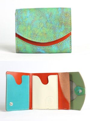 小さい財布　水面下