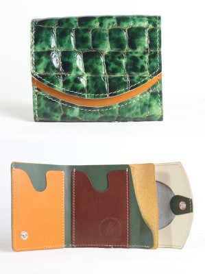 小さい財布　エメラルド