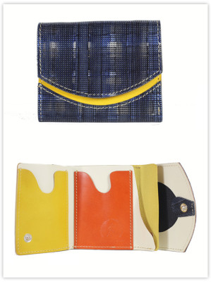 小さい財布　湖面の月